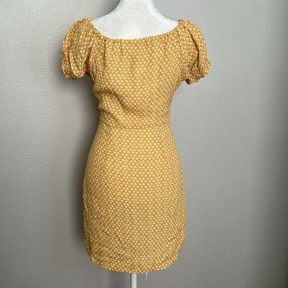 Skylar+Madison Yellow Floral Mini Dress Size Small - Picture 4 of 10